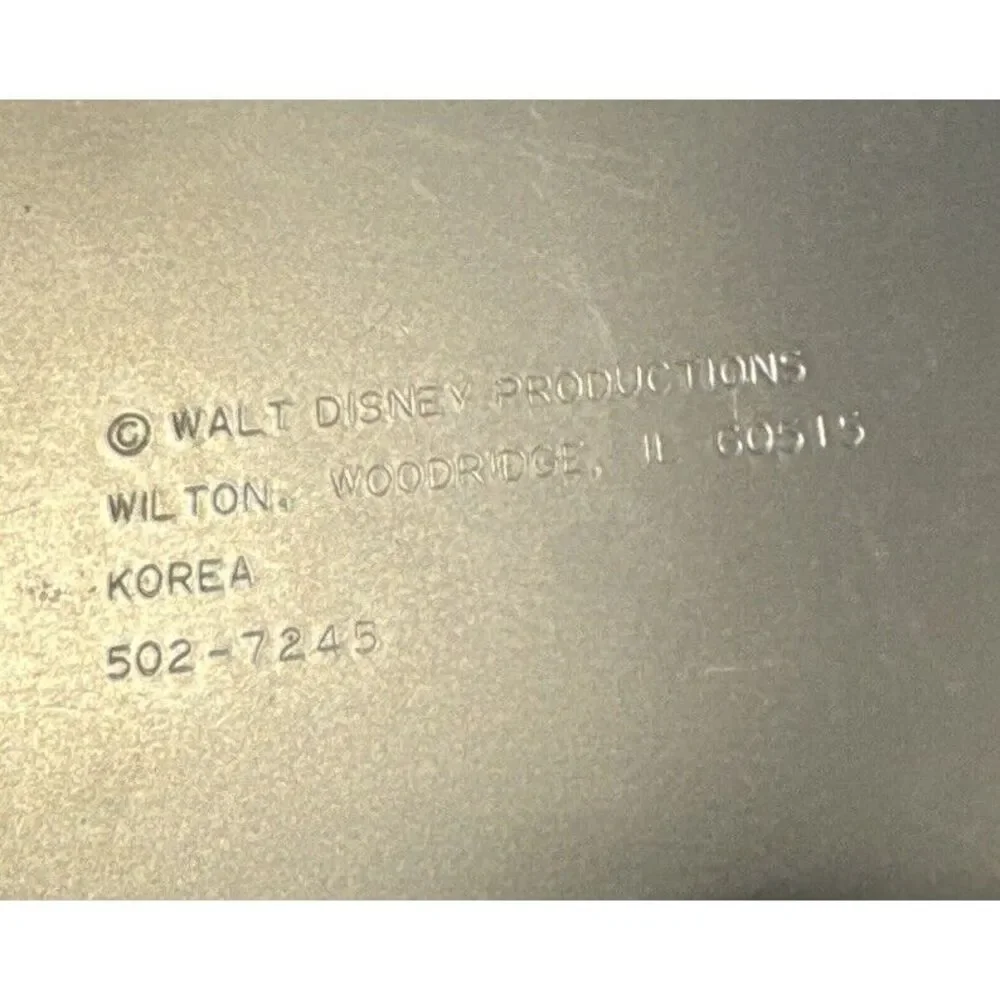 Wilton Disney Donald Duck with a present cake‎ pan / 502-7245